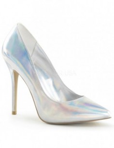 Elegantes zapatos en plata holograma con punta fina y tacón de aguja